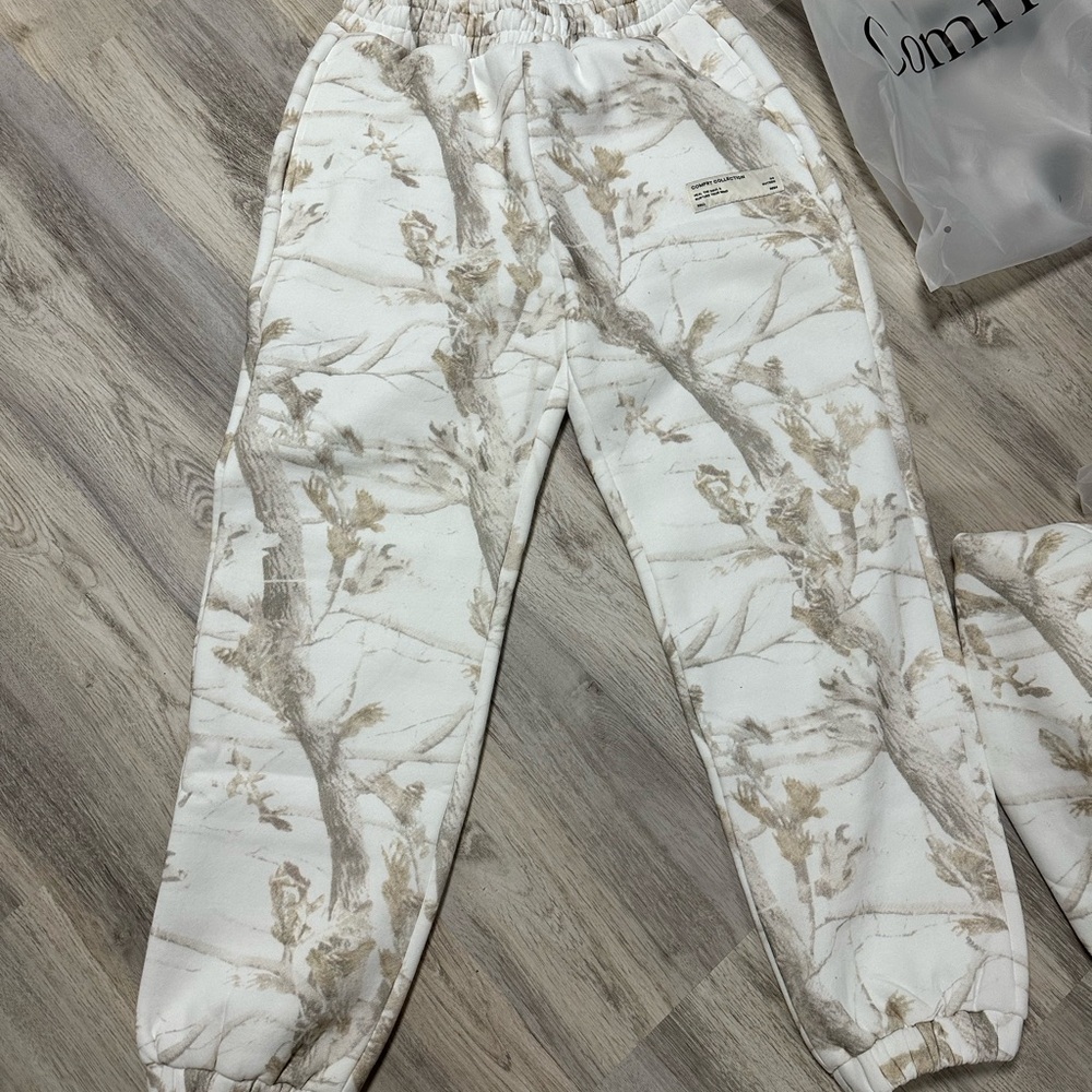 Comfrt White Oak Camo Sweatpants - Medium